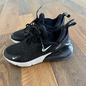 black nike shoes size 4